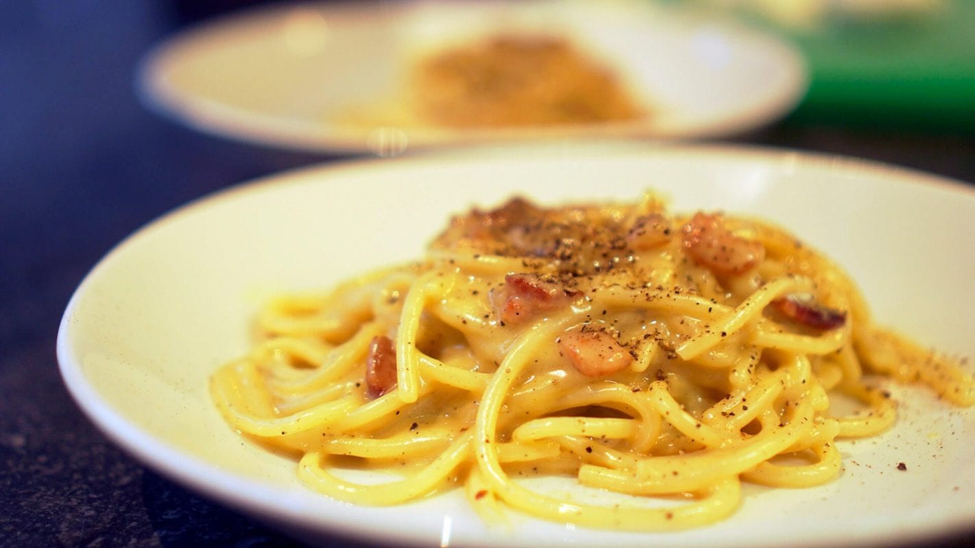 Spaghetti carbonara. Zonder room. (video) - Foodtube.nl