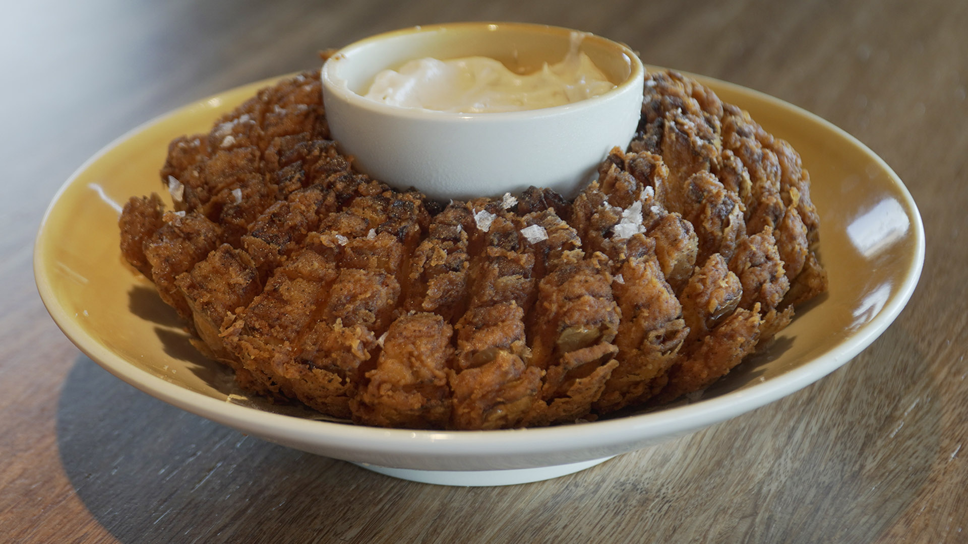 Blooming onion (video) Foodtube.nl
